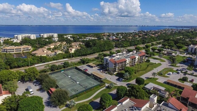 Building Photo - 2089 Gulf of Mexico Dr