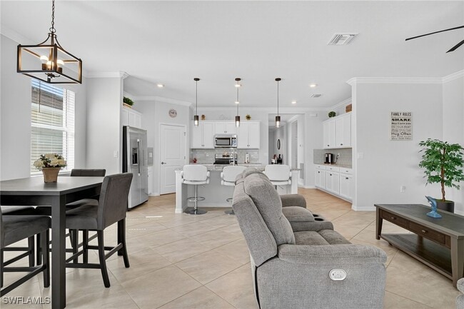 Building Photo - 2130 Hamlin St