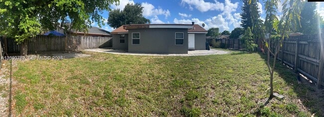 Building Photo - 7221 SW 11th Ct