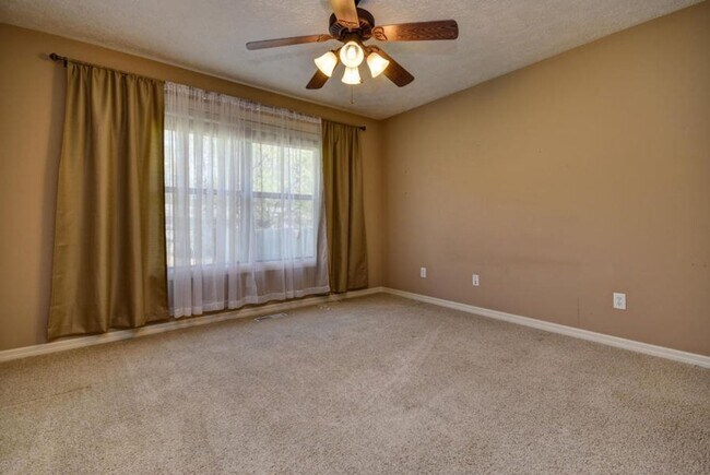 Building Photo - Executive Rental in Park Crest Meadows