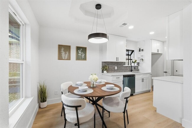 Building Photo - 763 Lakeside Dr