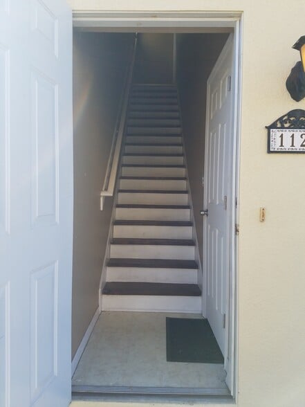 2nd Story Apartment above Garage - 112 Avery Lake Drive