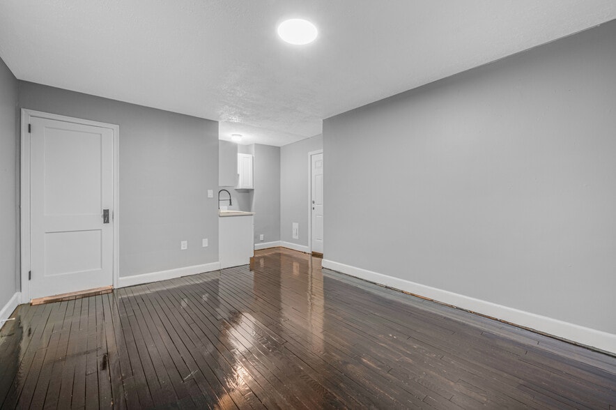 Building Photo - The Bentley