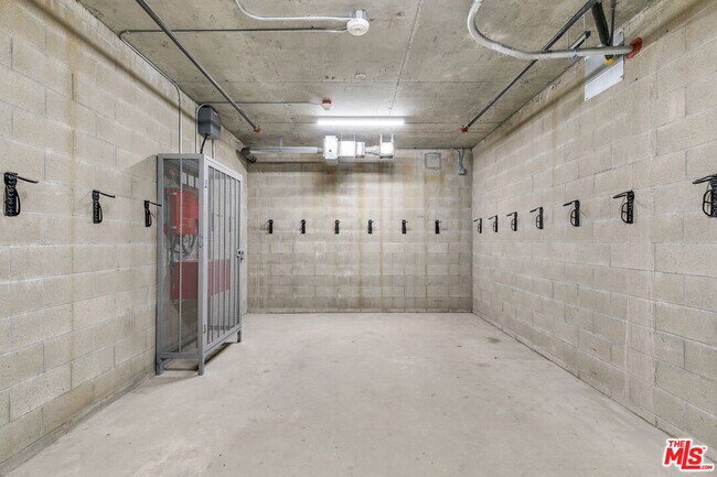 Building Photo - 3567 Chesapeake Ave