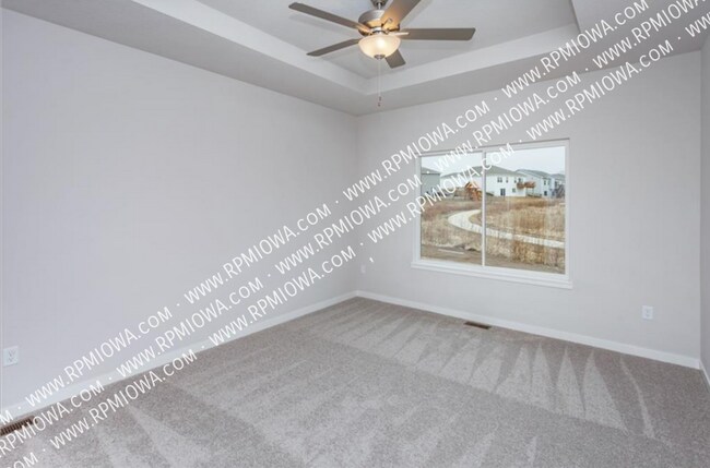 Building Photo - 755 Linden St