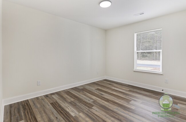 Building Photo - 119 Lyman Lodge Rd