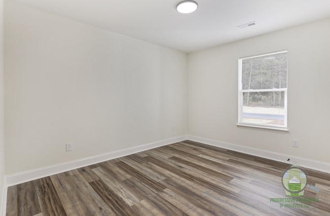 Building Photo - 125 Lyman Lodge Rd