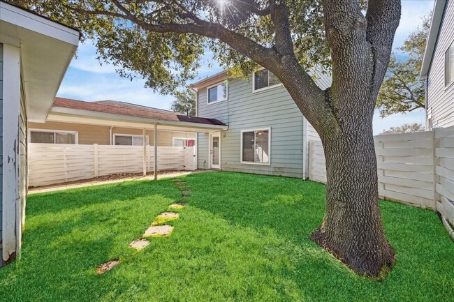 Building Photo - 15835 S Alley Ct