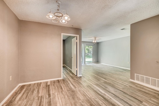 Building Photo - 16406 Spruce Cove St