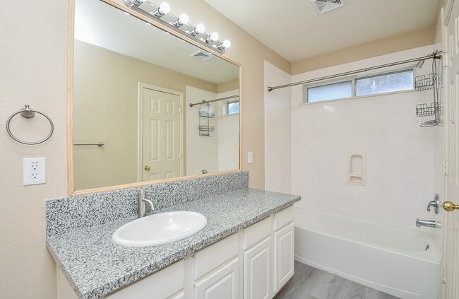 Building Photo - 15114 Snow Hill Ct