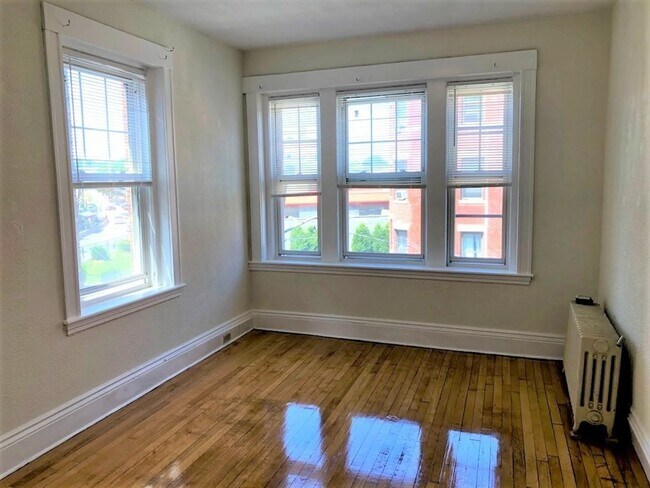 Building Photo - 32 Reedsdale St