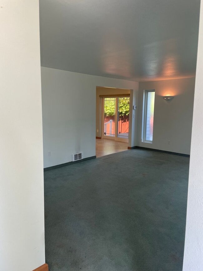 Building Photo - 2 BR/1.75 BA home in Edmonds