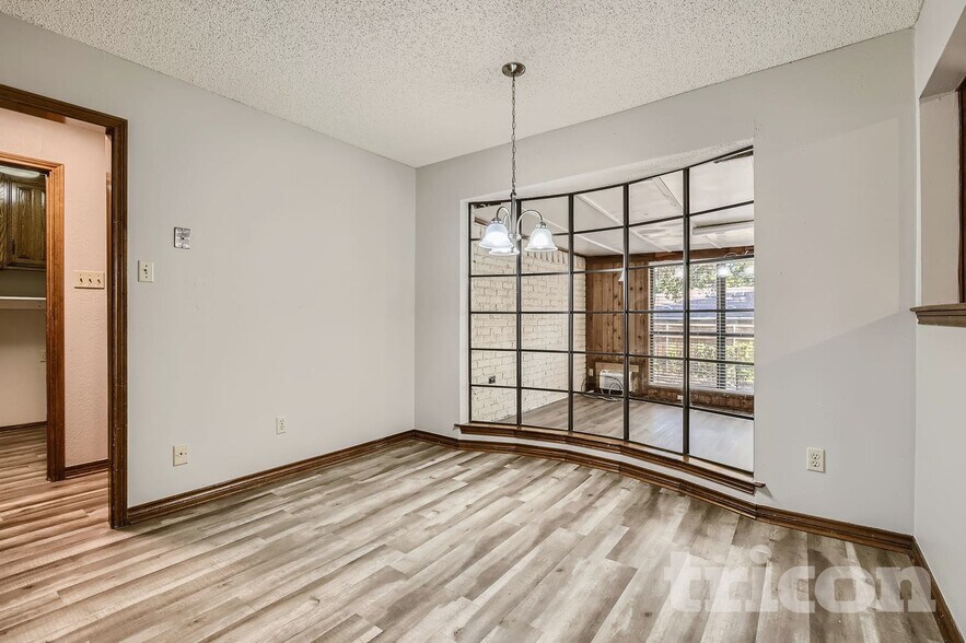 Building Photo - 736 Highland Crest Dr