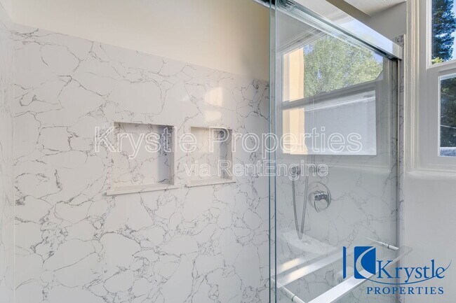 Building Photo - 1616 Fern Pl