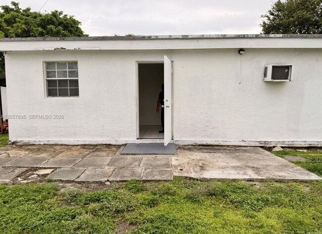 Building Photo - 9815 SW 51st Terrace