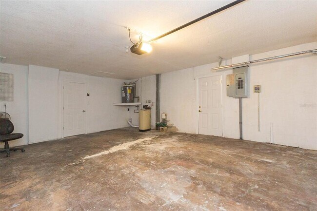 Building Photo - 8253 Redfield Dr