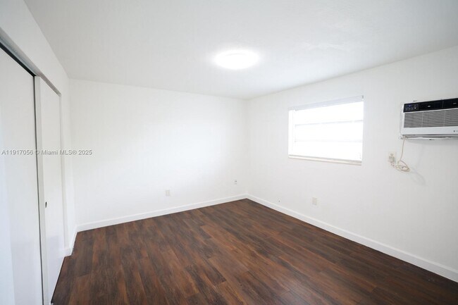 Building Photo - 7200 W 11th Ct