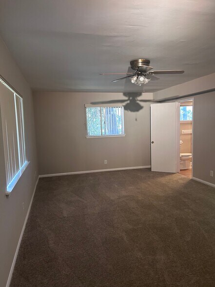 Building Photo - 398 Dunant Dr