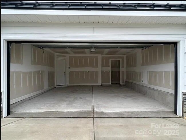 Building Photo - 9221 Walnut Hl Rd NW