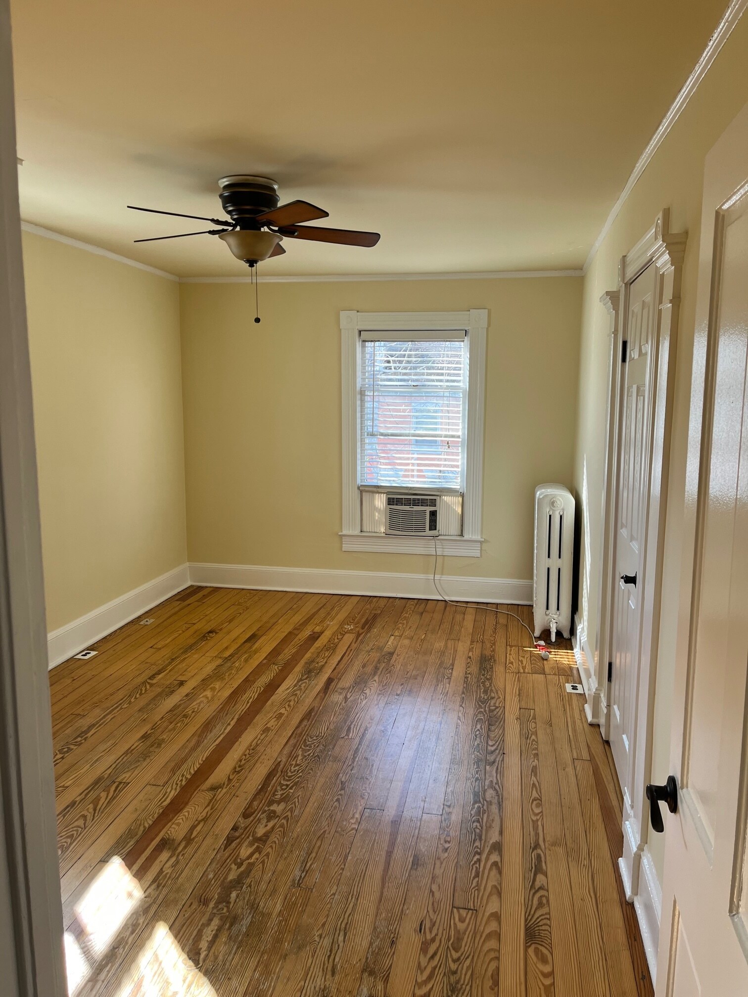 Building Photo - 619 Caroline St