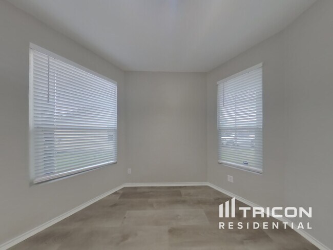 Building Photo - 2511 Sunset Bend