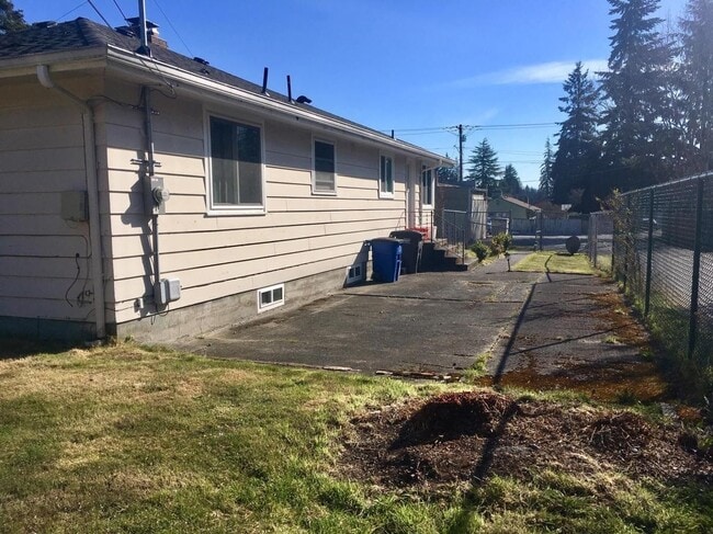 Building Photo - Rambler with Basement