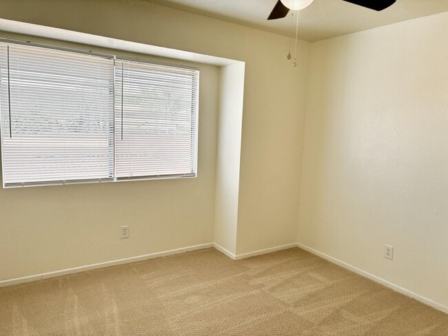 Building Photo - 9885 Caspi Gardens Dr