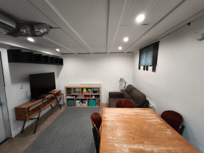 Building Photo - 1062 W 300 N