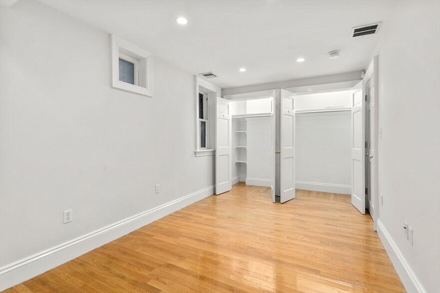 Building Photo - 244 Beacon St