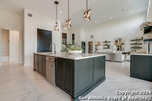Building Photo - 10111 Ivory Canyon
