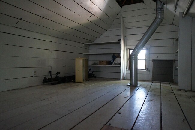 Building Photo - N.E Rose City Bungalow Pet Friendly