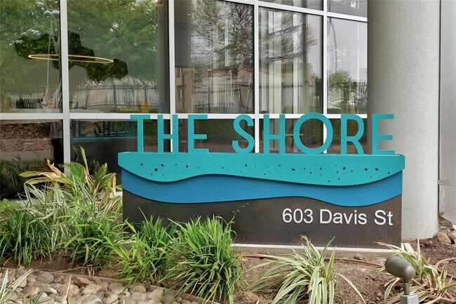 Building Photo - 603 Davis St