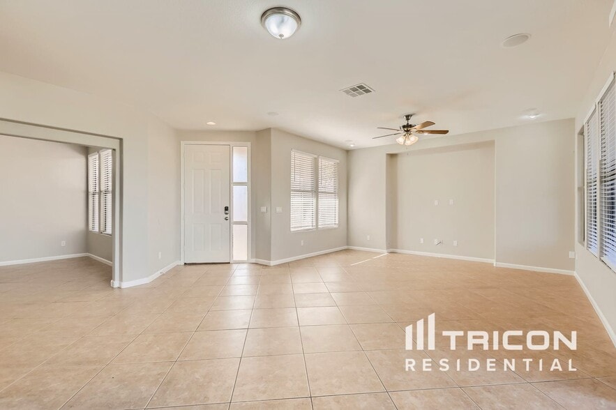Building Photo - 13574 W Cypress St