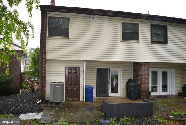 Building Photo - 18 Concord Pl