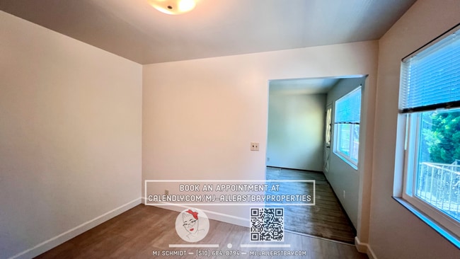 Building Photo - Spacious top floor 2 bedroom, walking dist...