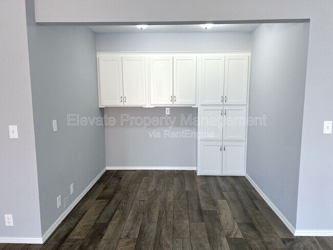 Building Photo - 12400 Doons Dr