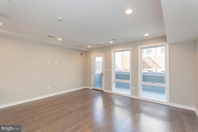Building Photo - 1703 Bainbridge St