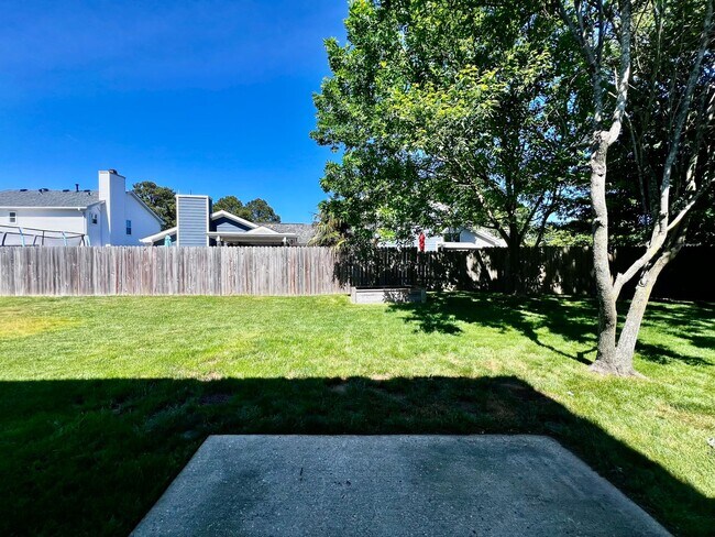 Building Photo - Charming Home in Ocean Lakes Community