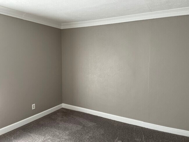 Building Photo - 627 Fountain St