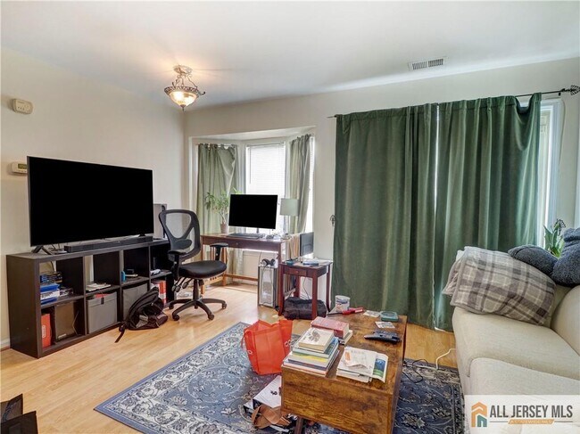 Building Photo - 130 Longfield Ct