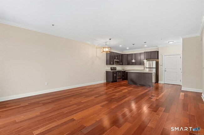 Building Photo - 142 East Ave