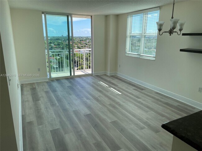 Building Photo - 3000 Coral Wy
