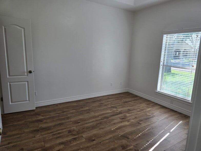 Bedroom 3 - 904 Shawnee Bend Rd
