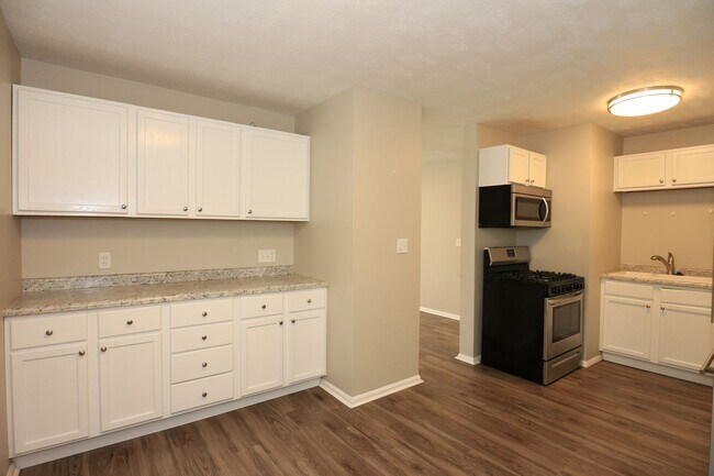 Building Photo - Three Bedroom Lafayette Home!