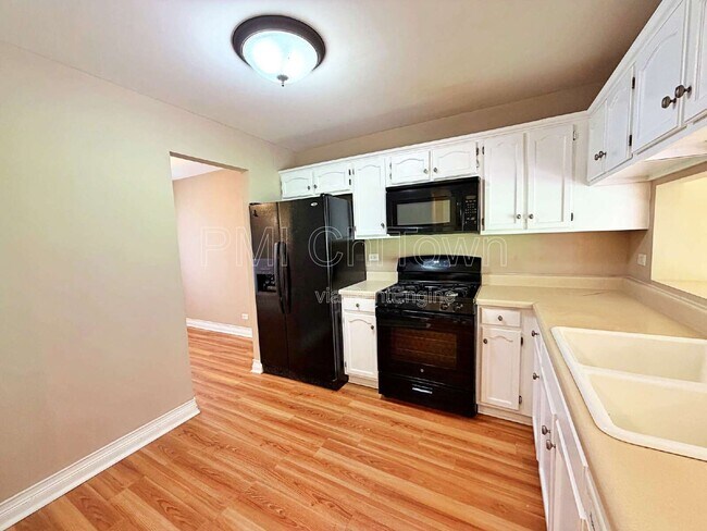 Building Photo - 262 Greensboro Ct