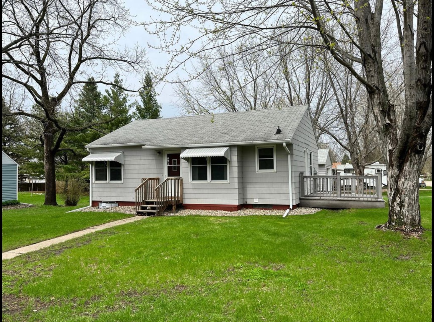 Building Photo - 921 Darling Ave