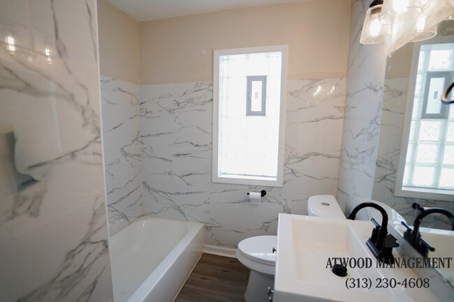 Building Photo - This beautifully updated 3-bedroom, 1-bath single-family home is ready for move-in!