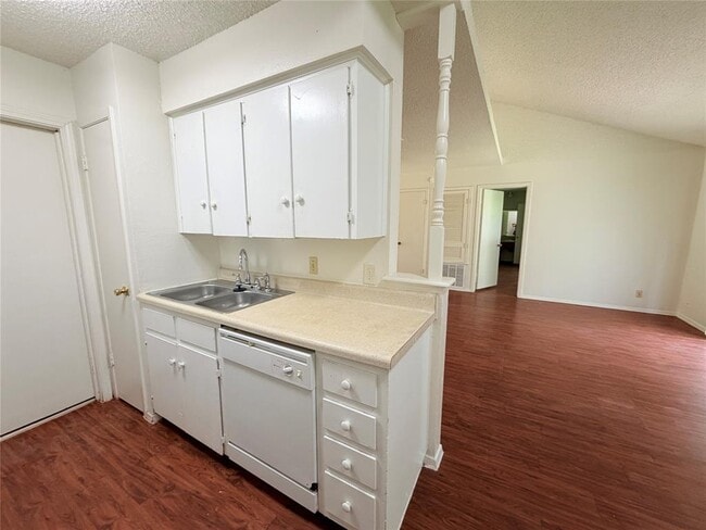 Building Photo - 5206 Village Trail