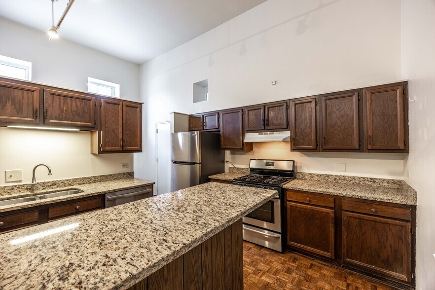 Building Photo - 2059 N Clifton Ave