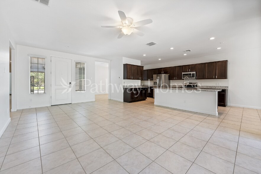 Building Photo - 18241 N Crestview Ln